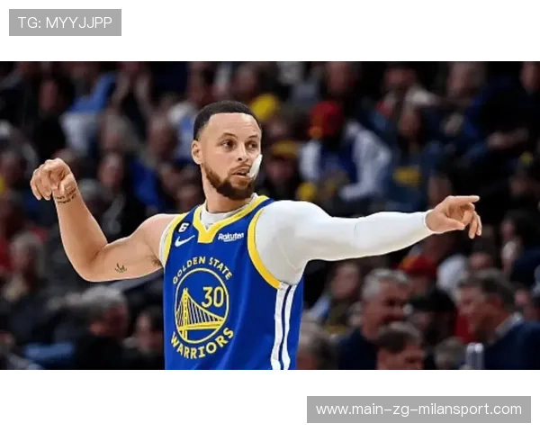 勇士库里外线发威难阻雷霆得分潮 勇士库里外线发威难阻雷霆得分潮